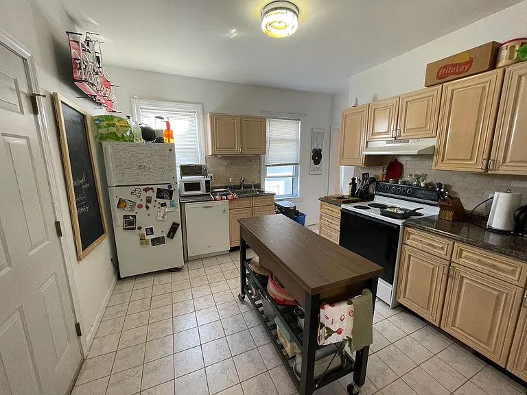 66 Brooks St #2 — Photo 10