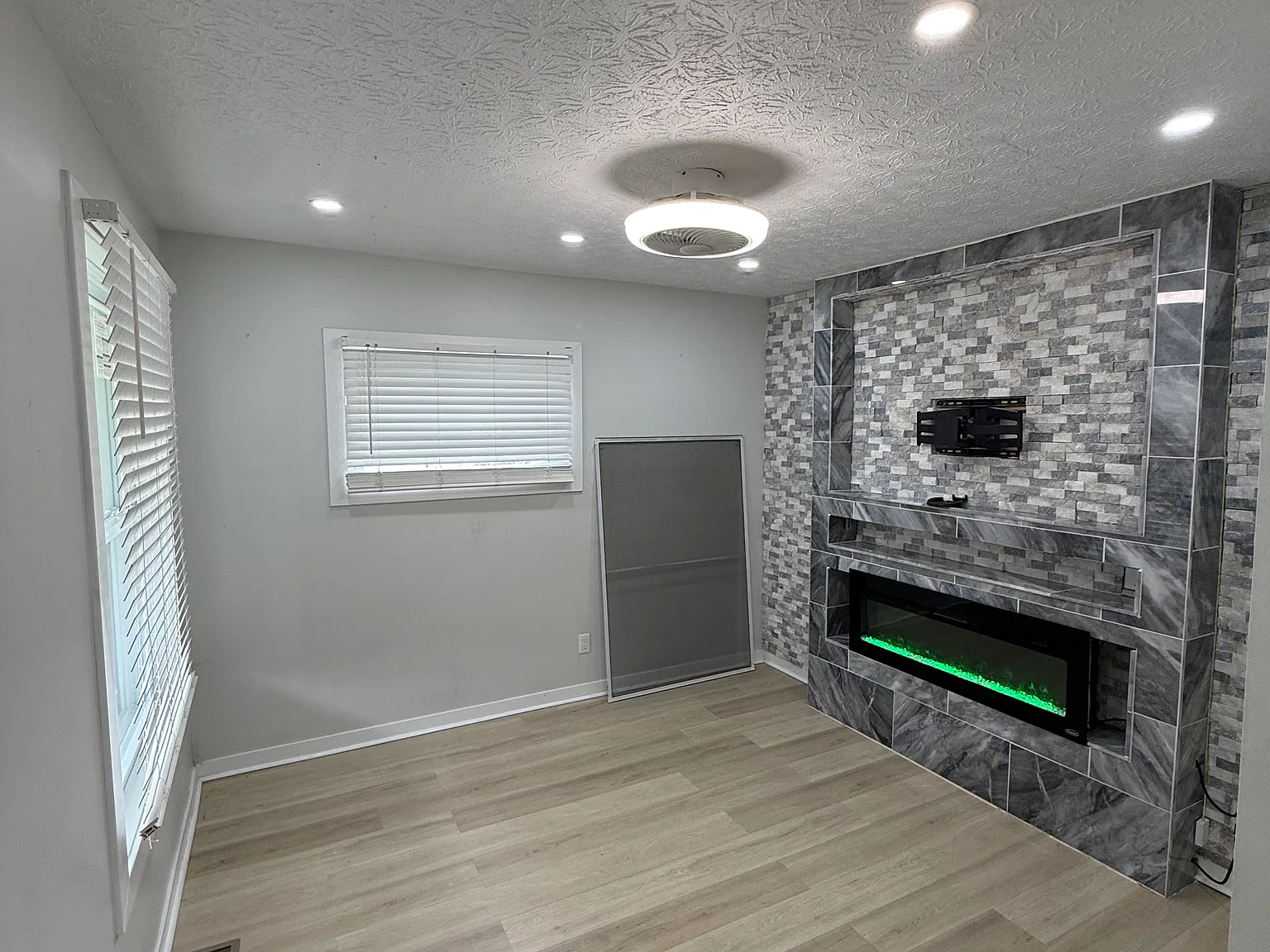 2 bed, 1120 sqft, $1,800 — Photo 2