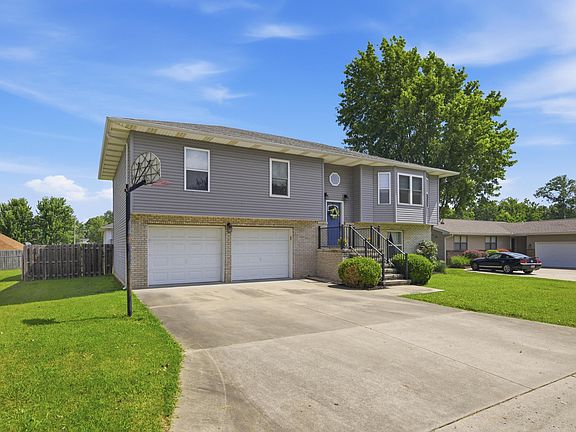 2nd image of 1225 Douglas Court