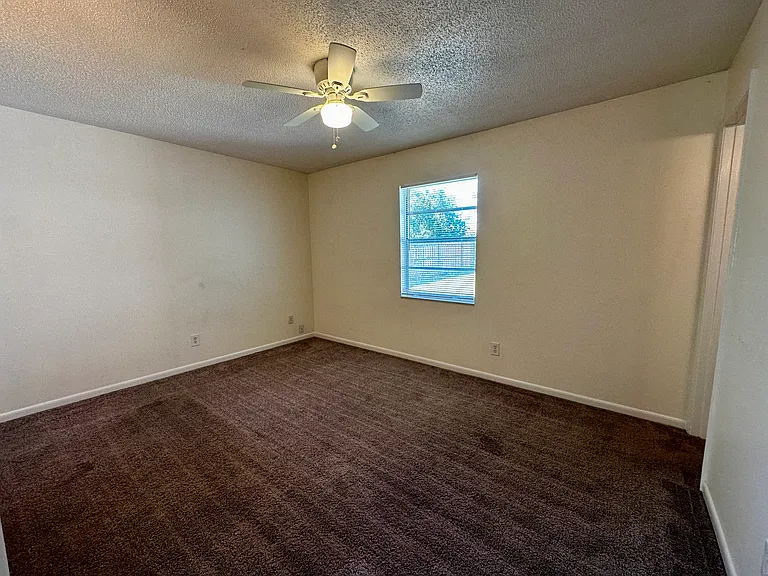 561 Parker Rd — Photo 17