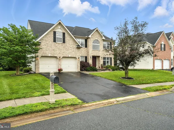 28 White Birch Blvd, Bear, DE 19701