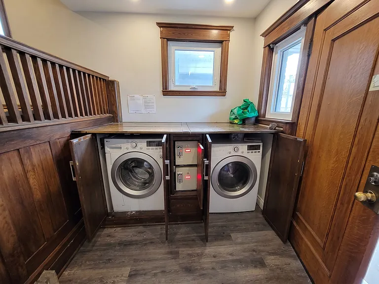 970 King St E #1 — Photo 13
