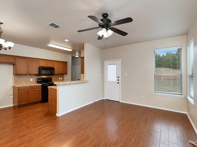 382 Armstrong Ln — Photo 7