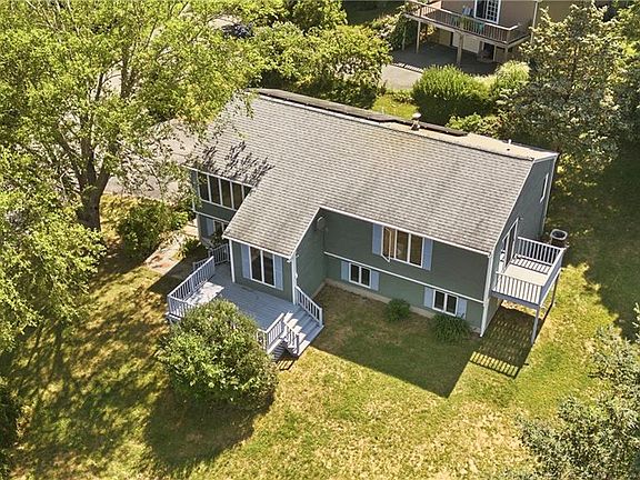 3rd image of 125 Colonial Ave