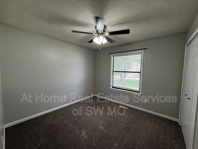 5459 S Jefferson Ave — Photo 9