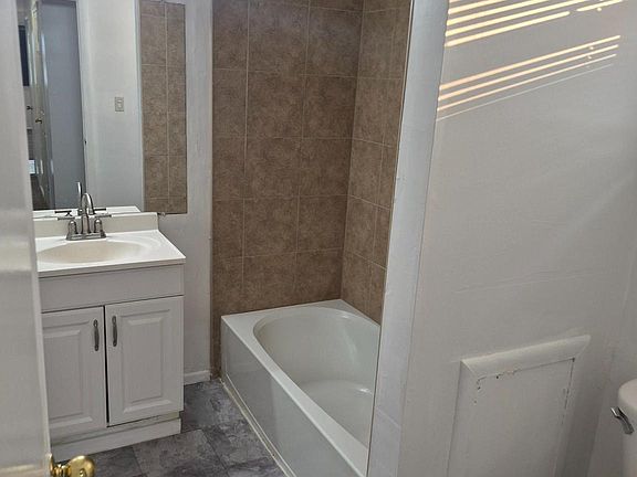5th image of 34 Florence Tollgate Pl Unit 8