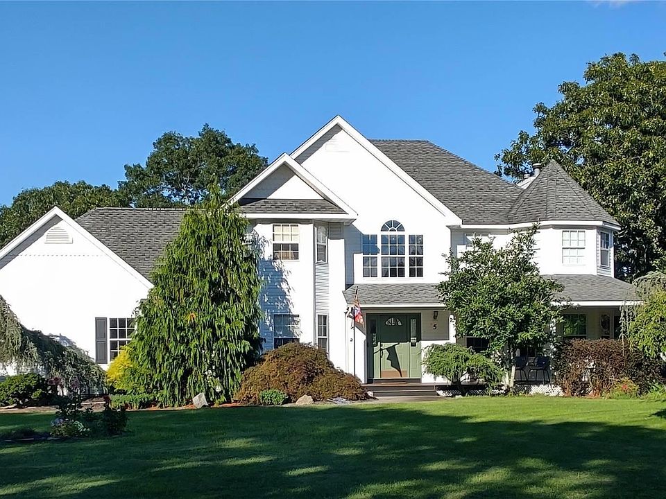 1st image of 5 Crest Hollow Lane
