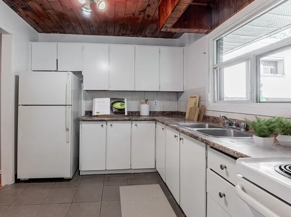 1100 Hilliard St, Peterborough, ON K9H 5S2