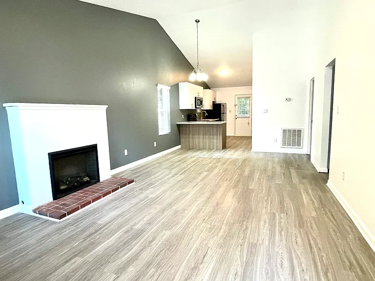 Collegeview — Photo 15