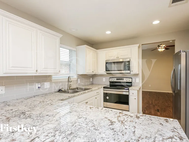 10901 Braemoor Dr — Photo 6