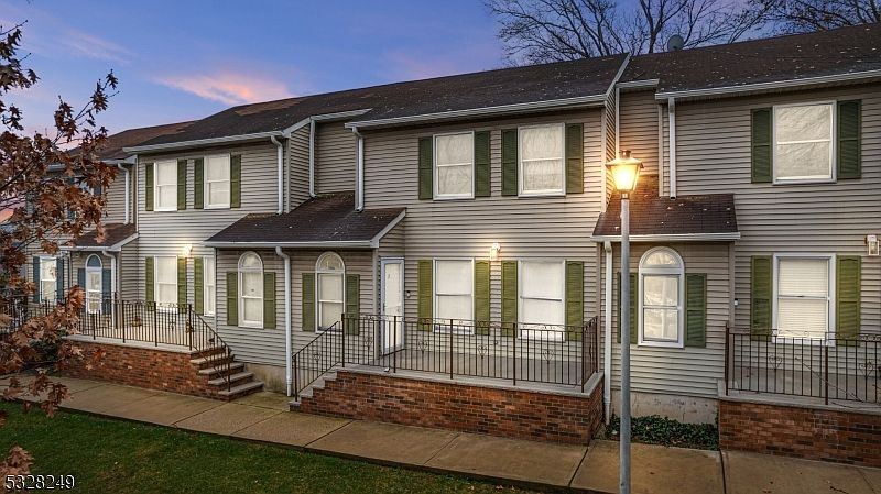 1st image of 664 Irvington Ave #3
