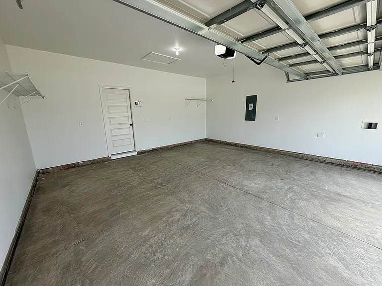 516 Crimson Pointe Dr — Photo 32