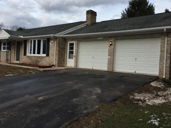 618 Sunset Rd, Thomasville, PA 17364