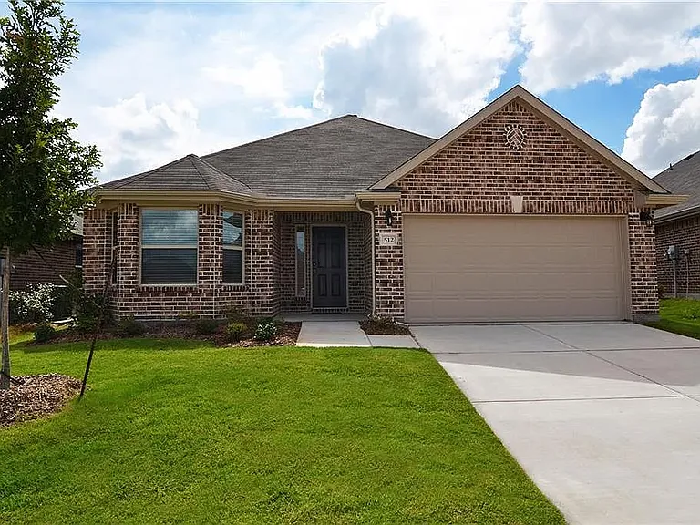 512 Fossil Creek Dr — Photo 1