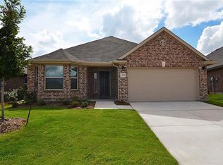 512 Fossil Creek Dr, Little Elm, TX 75068