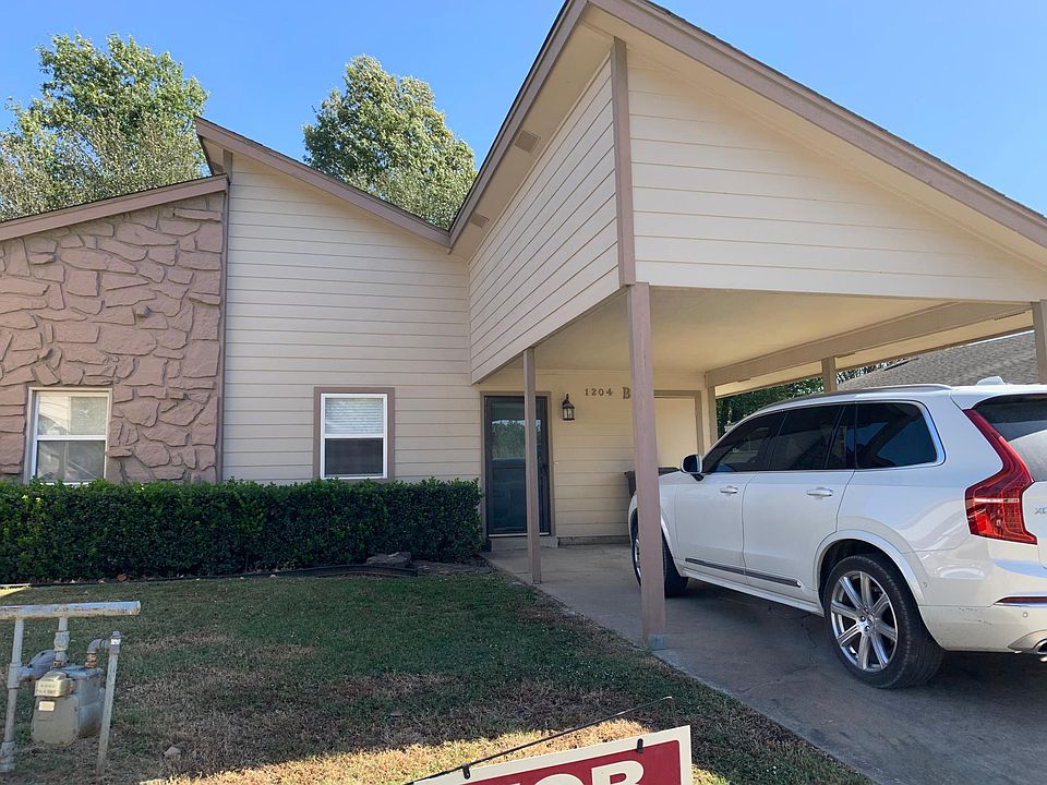 1st image of 1204 N Willow Dr #B