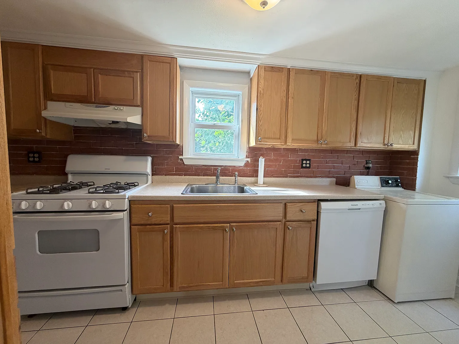 209 Charles St — Photo 2