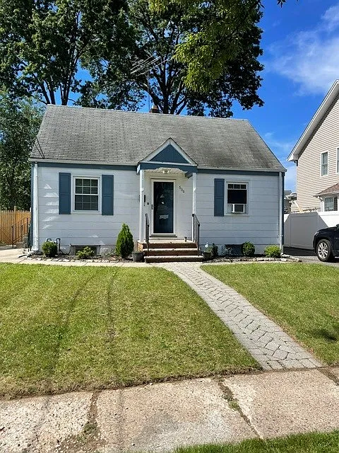 3 bed, 1700 sqft, $3,950 — Photo 3
