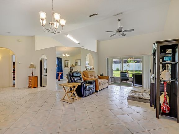 2nd image of 7 Westgate Ln