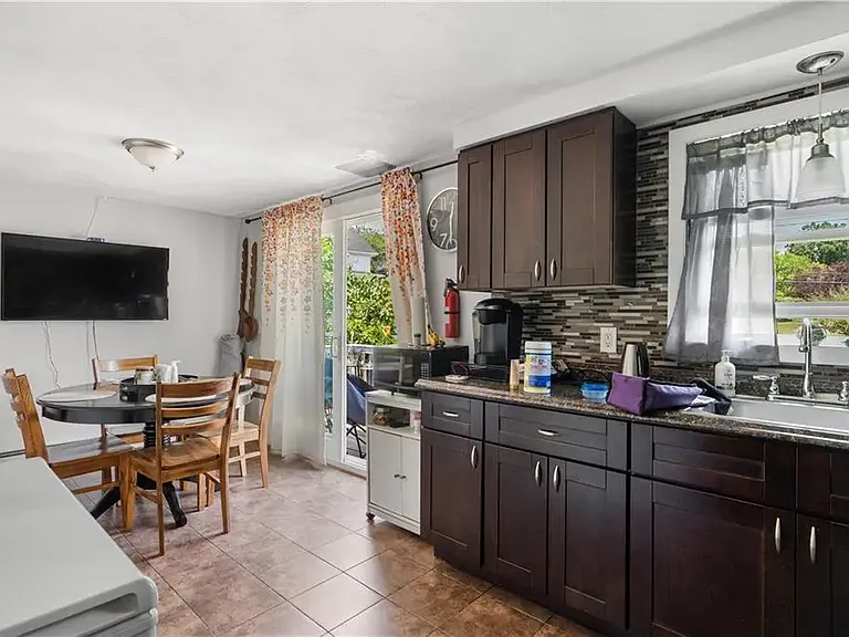 23 Fiume St #A — Photo 5