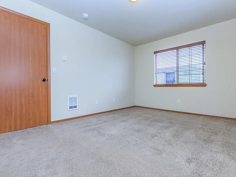 Monroe Avenue Apartments — Photo 21