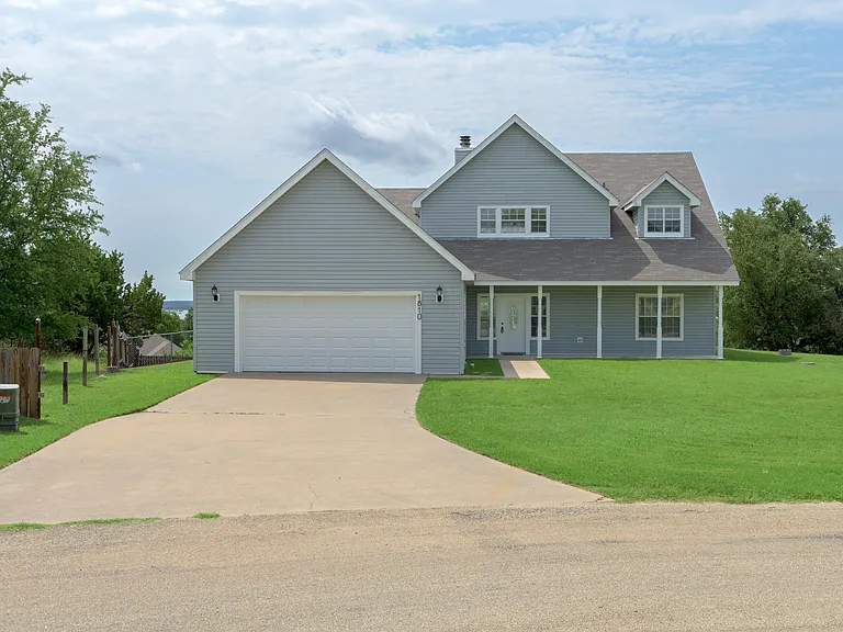 1810 Mesa Oaks Cir — Photo 1