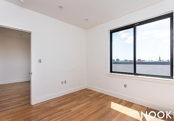 2nd image of 818 Lexington Ave #3U