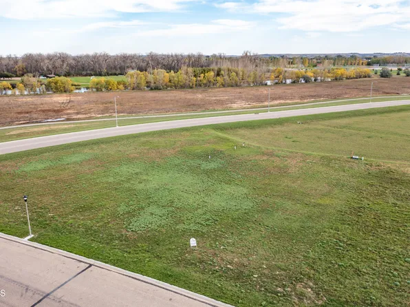 429 Kamrose Dr, Bismarck, ND 58504