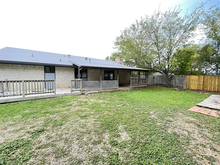1409 Farhills Dr — Photo 18