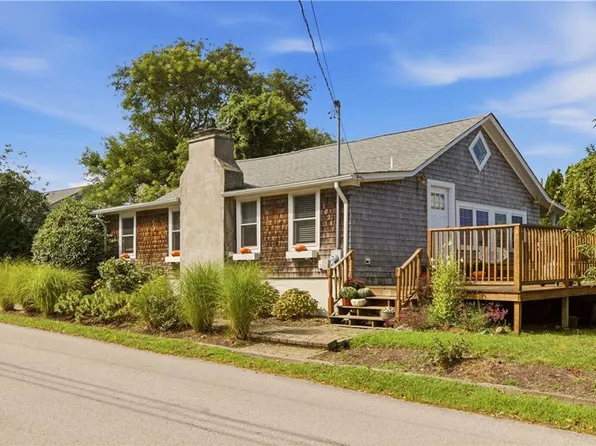 1024 Anthony Rd, Portsmouth, RI 02871