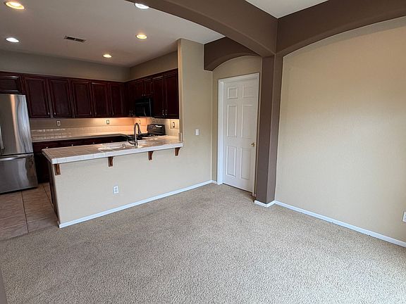 4th image of 634 Sumner Way Unit 1