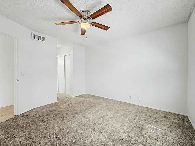 Beautiful Beck Ln Fourplex — Photo 11