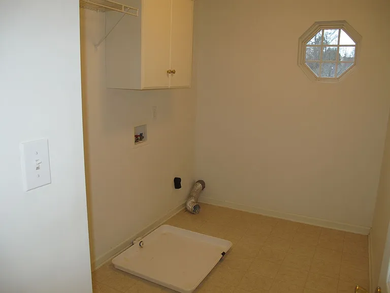 600 Surrey Ln — Photo 23