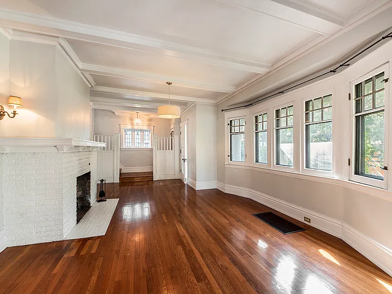 16 Union Ave SE — Photo 2