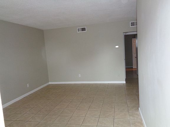 2nd image of 925 NW 30th Ct APT 07