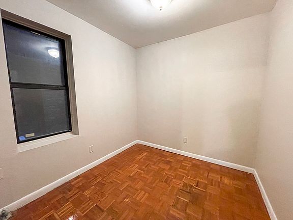 4th image of 546 W 50th St #2RW