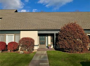 6 Martingale Ln, Narragansett, RI 02882