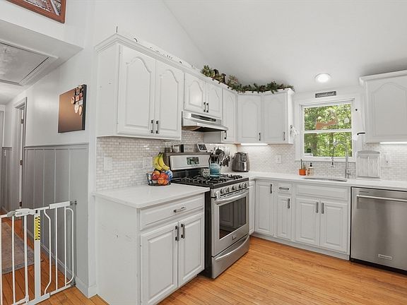 5th image of 514 Wareham Rd