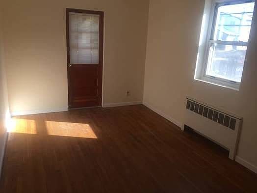 4th image of 136 Kearney Ave