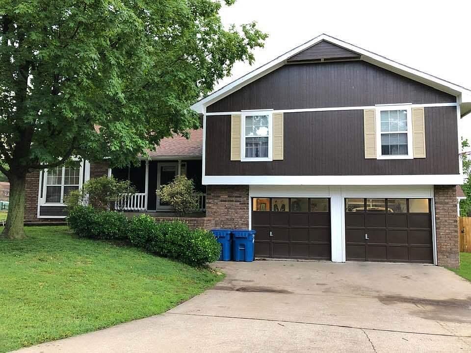 1st image of 3831 Castle Rock Dr