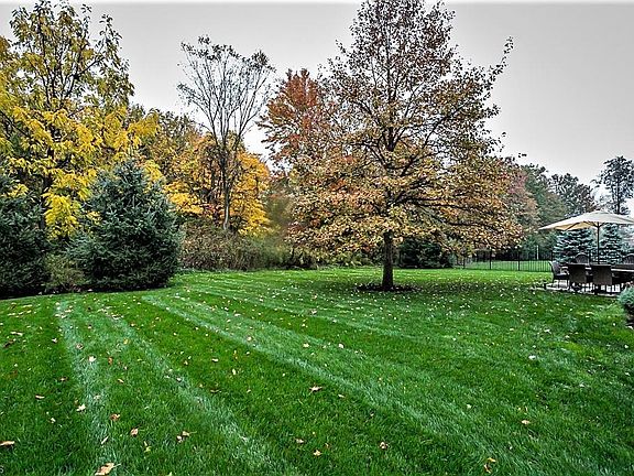 4th image of 36800 S Park Dr