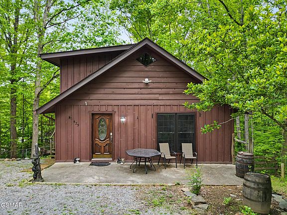 2nd image of 425 Hemlock Ln