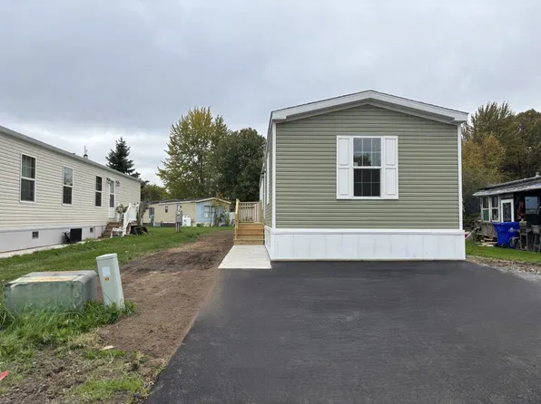 39 Del Ct W, Lockport, NY 14094