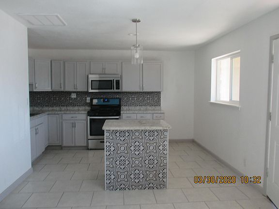 4th image of 621 Medina St #A