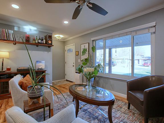 5th image of 46049 Sterritt St