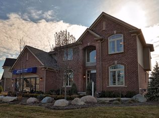 27661 Estrada Ln, Novi, MI 48374