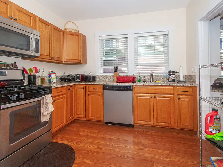 29 Chardon Rd — Photo 2