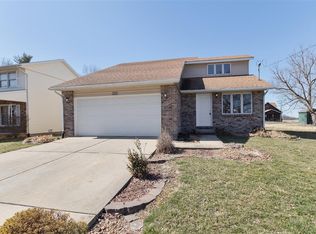826 Circle Dr, Bethalto, IL