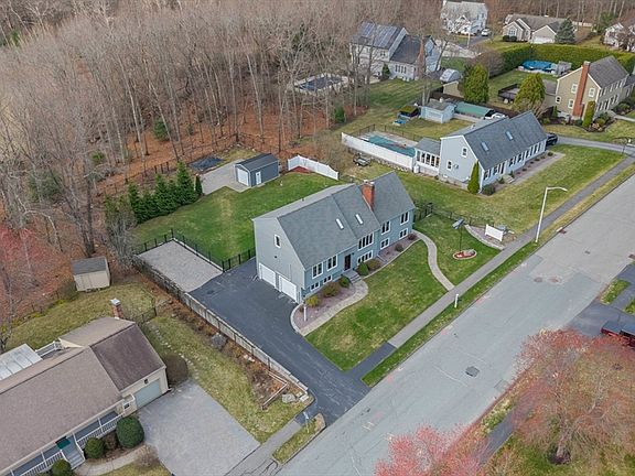 4th image of 16 Flint Pond Rd
