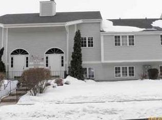 8372 S Tuckaway Shores Dr #D, Franklin, WI 53132